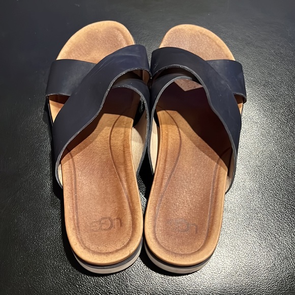 UGG Kari sandals, size 7.5 - Picture 3 of 7